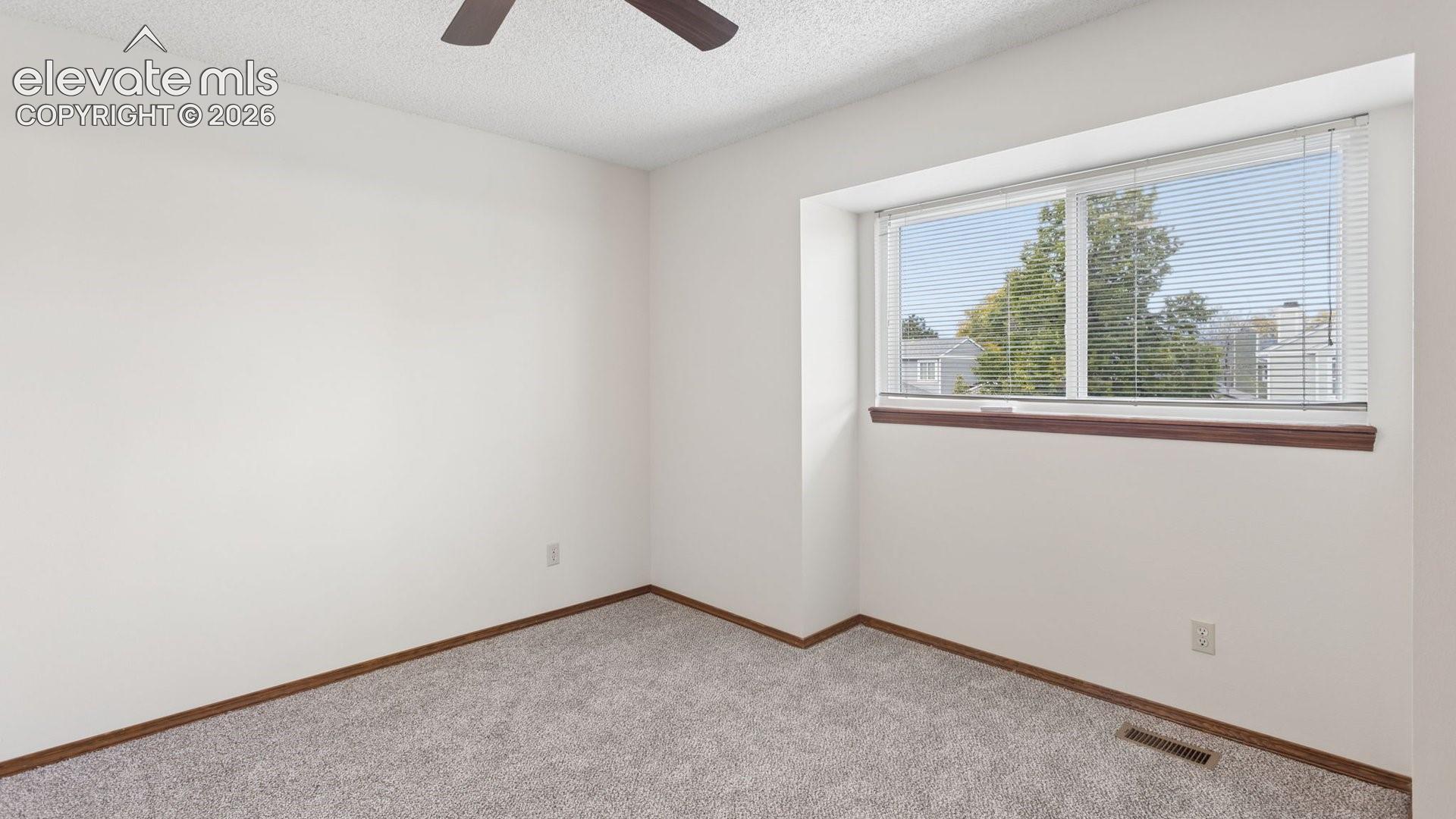 Listing photo 17 for 8335 Ilex Drive