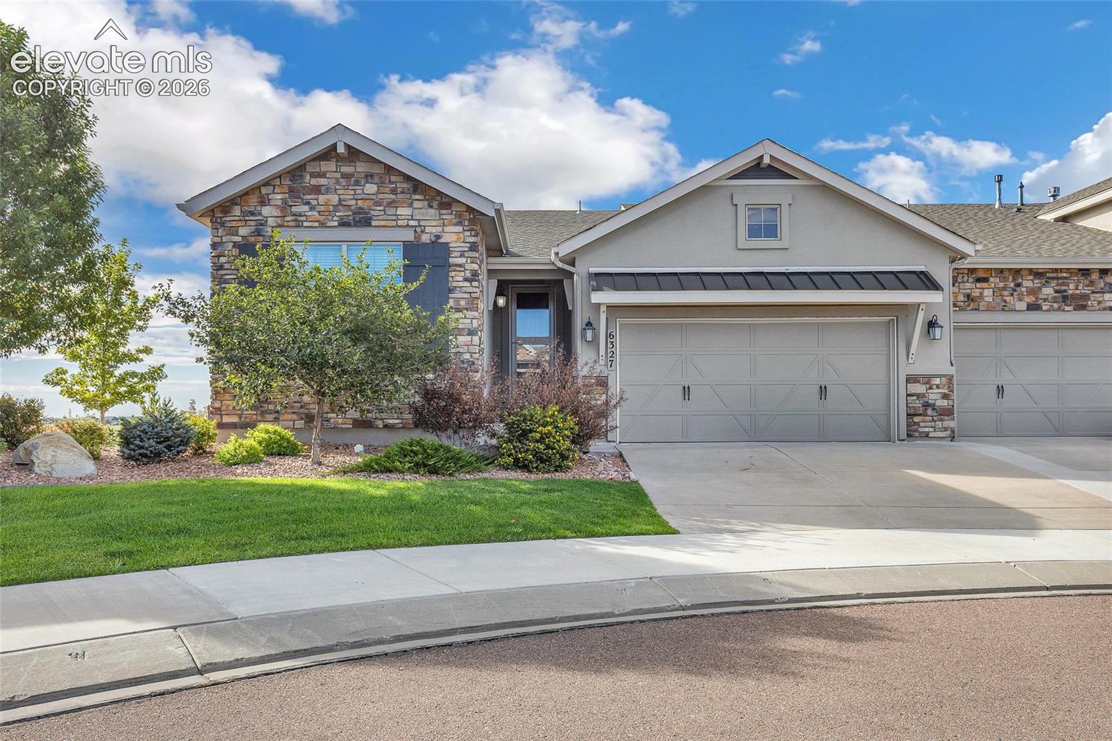 Listing photo 3 for 6327 Harney Drive