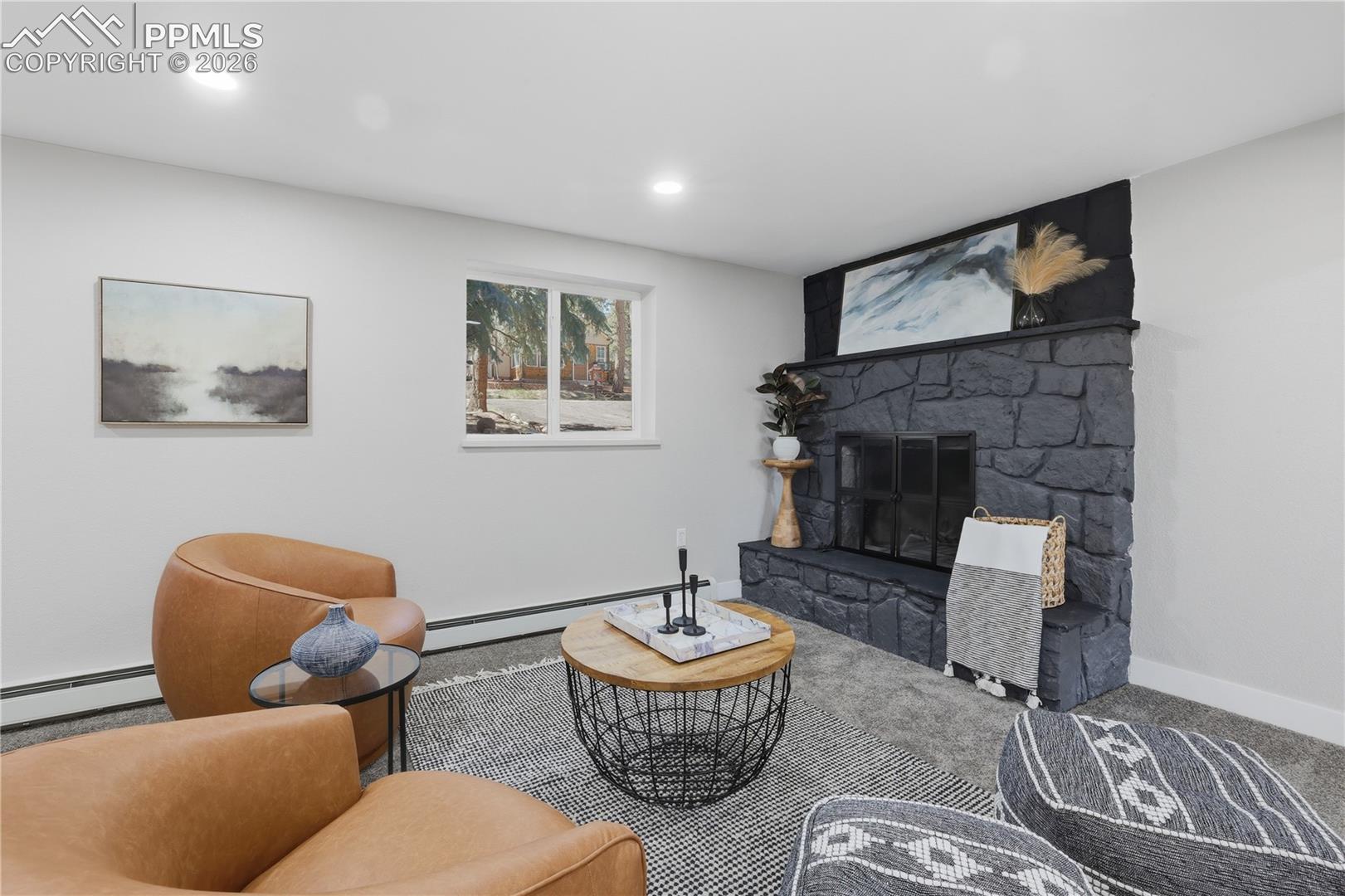 Listing photo 5 for 307 S Evergreen Street