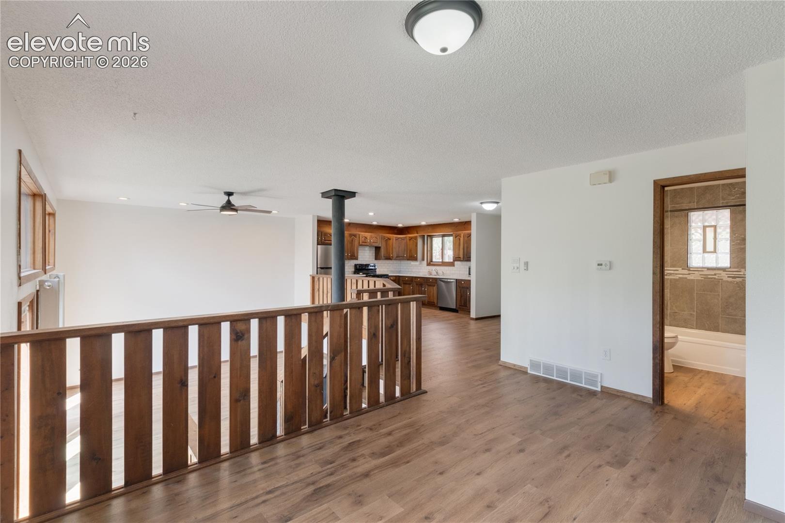 Listing photo 19 for 1257 W Midland Avenue