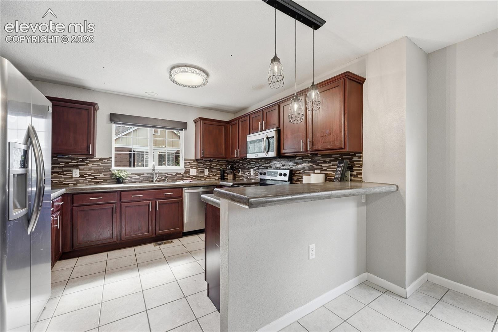 Listing photo 8 for 1489 Red Peak Drive