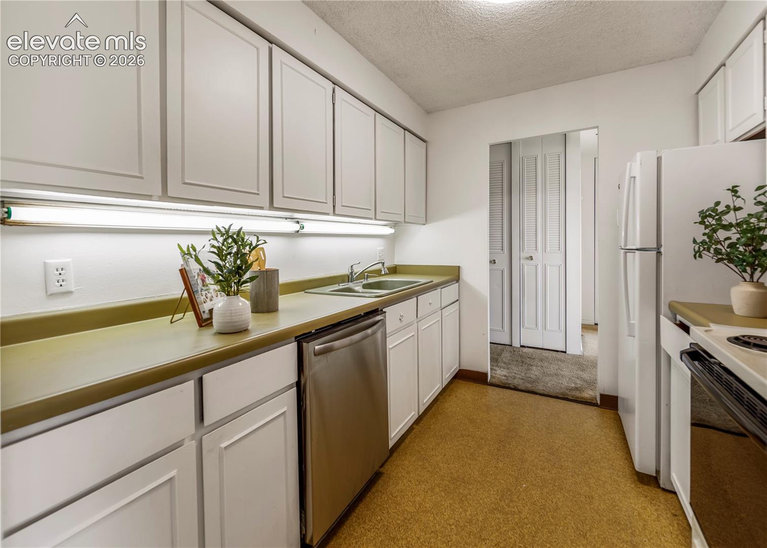 Listing photo 17 for 411 Lakewood Circle A1204