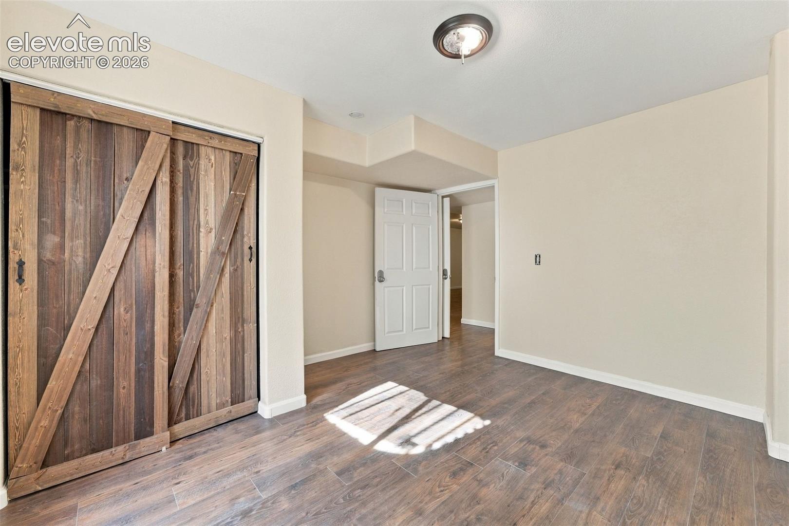 Listing photo 31 for 1385 N Challenger Drive