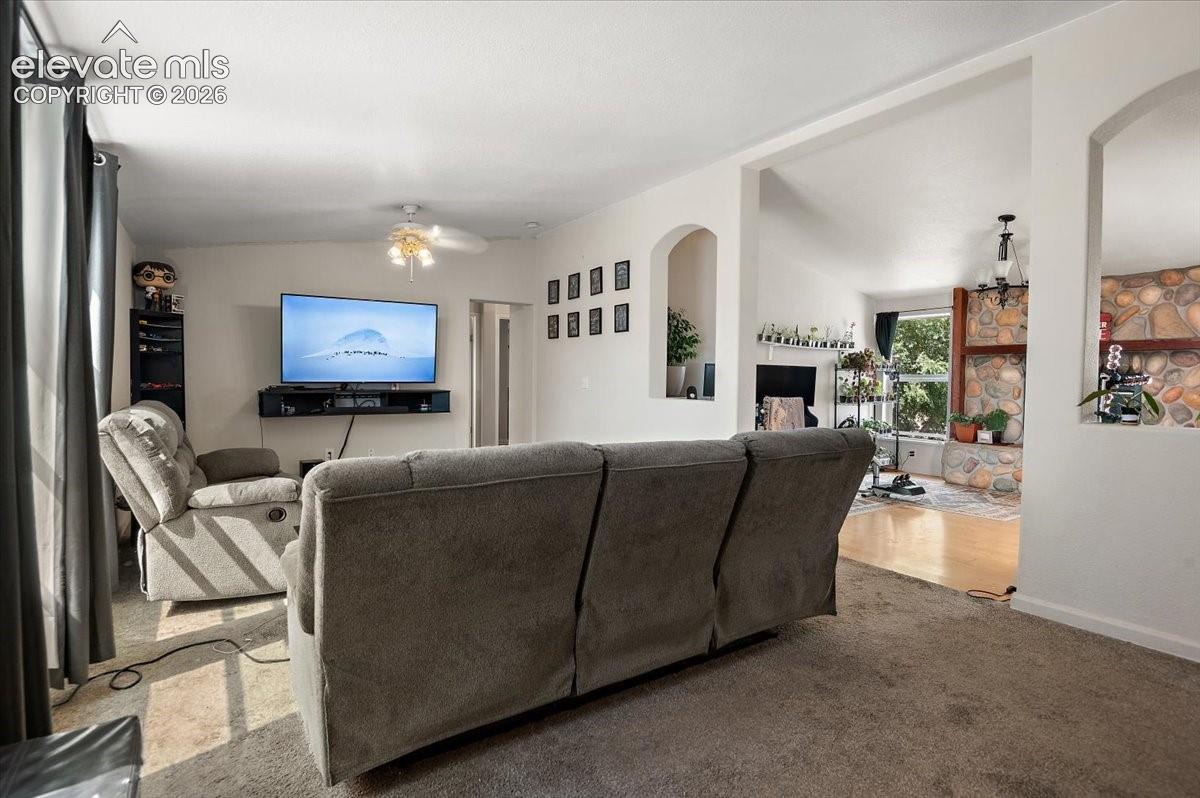 Listing photo 15 for 544 N Raymont Drive
