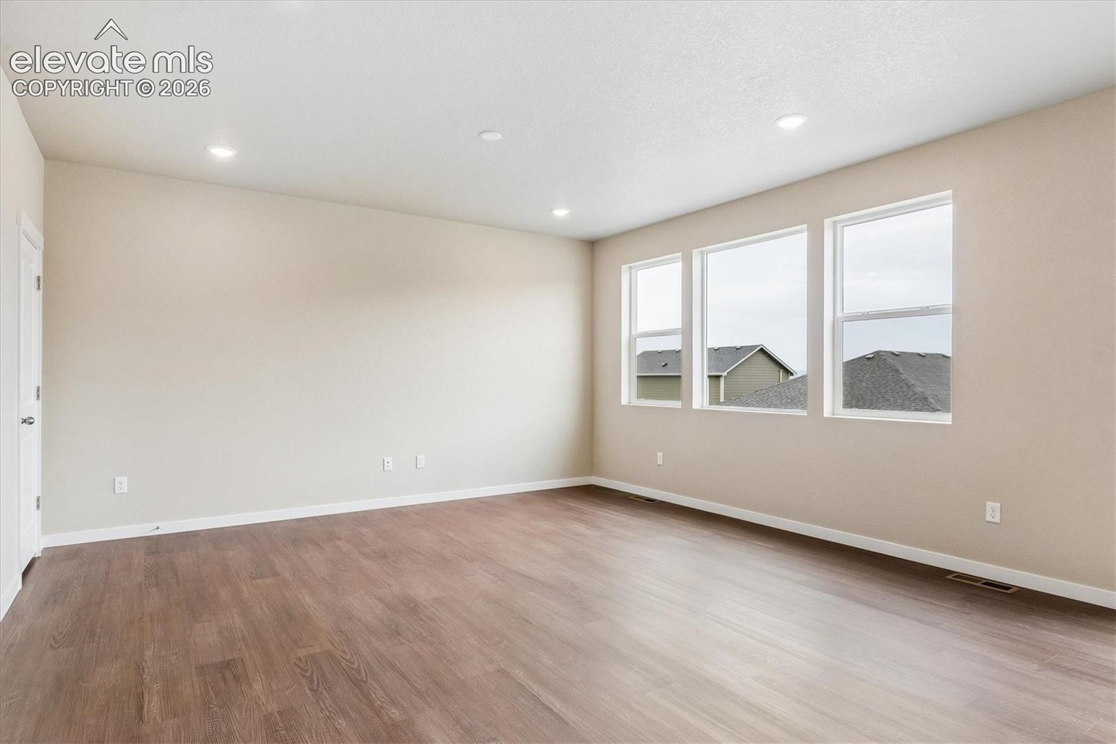 Listing photo 7 for 9708 Blaurock Drive