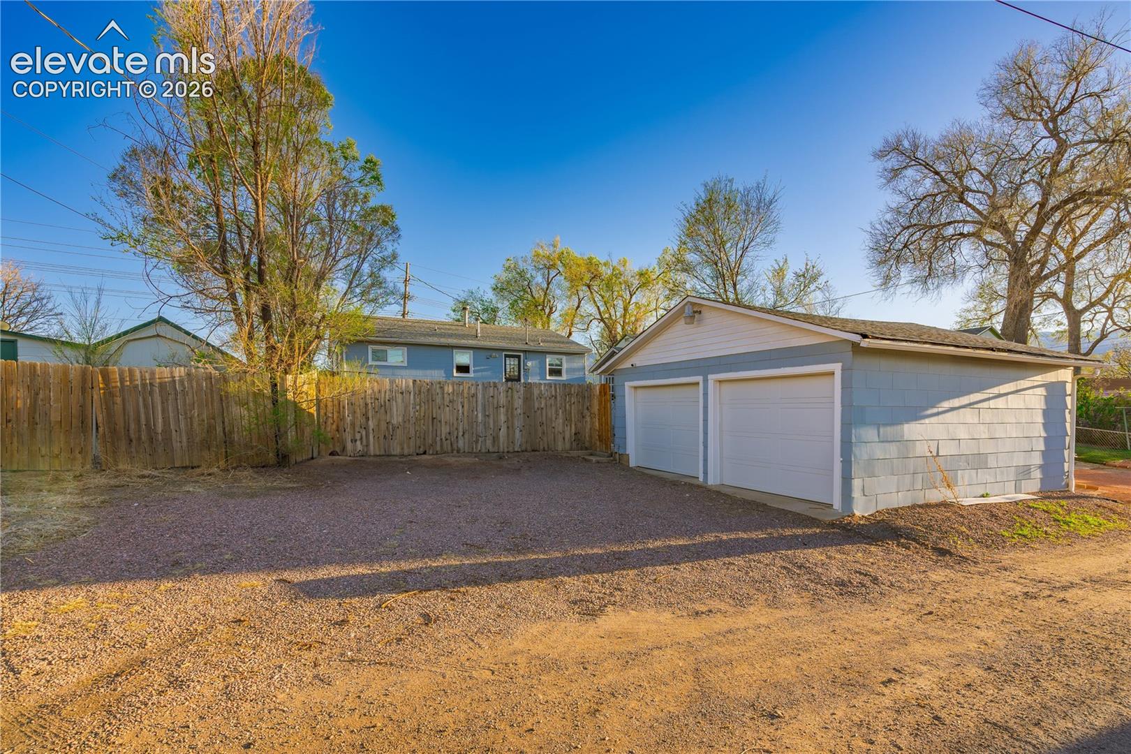 Listing photo 18 for 1220 E Fountain Boulevard