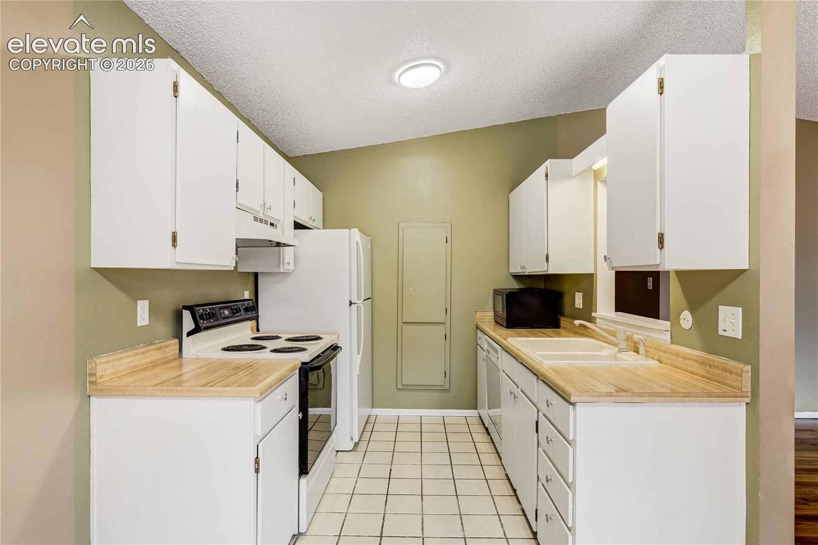 Listing photo 11 for 4875 Bluestem Drive