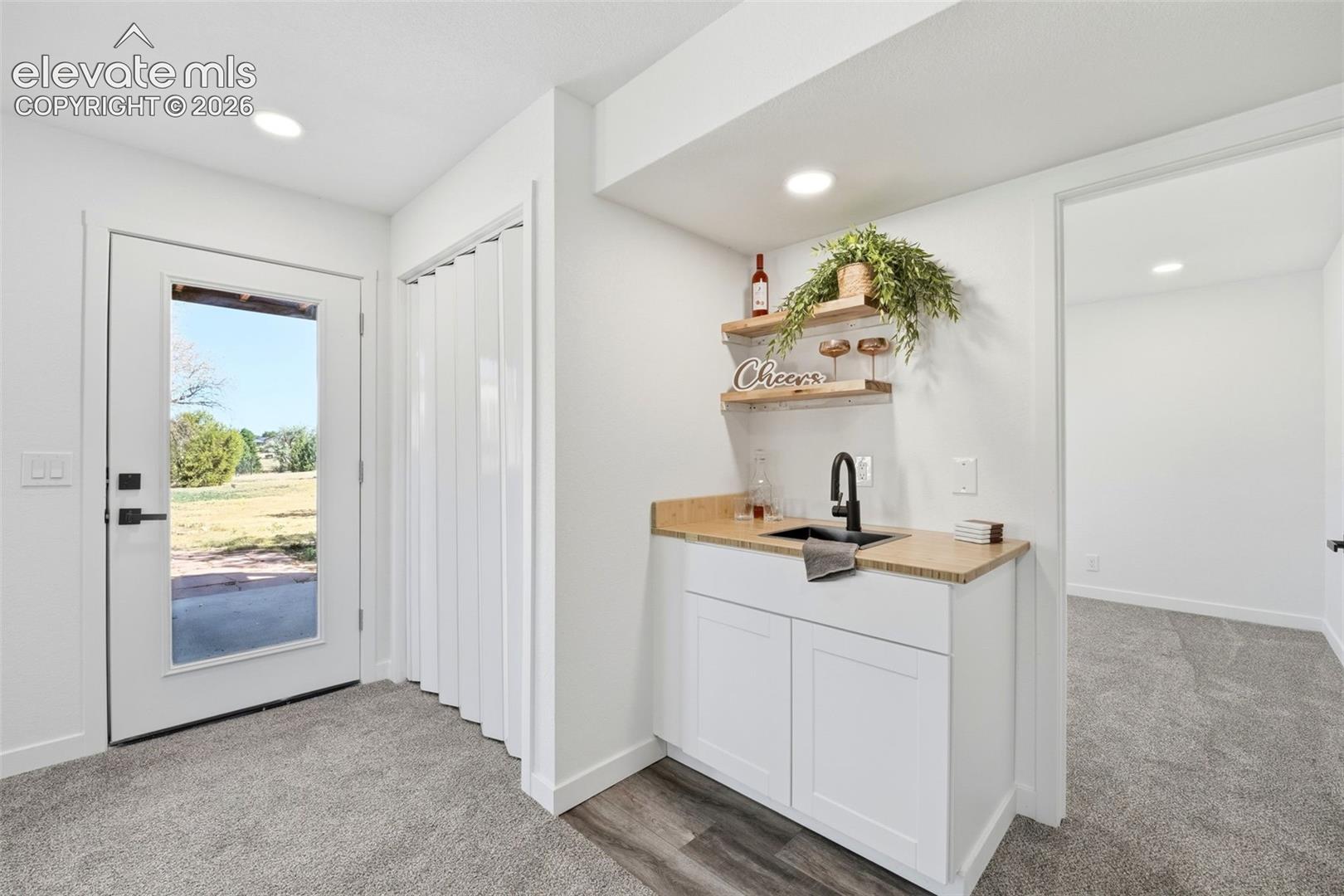 Listing photo 17 for 1361 S Tonalea Drive