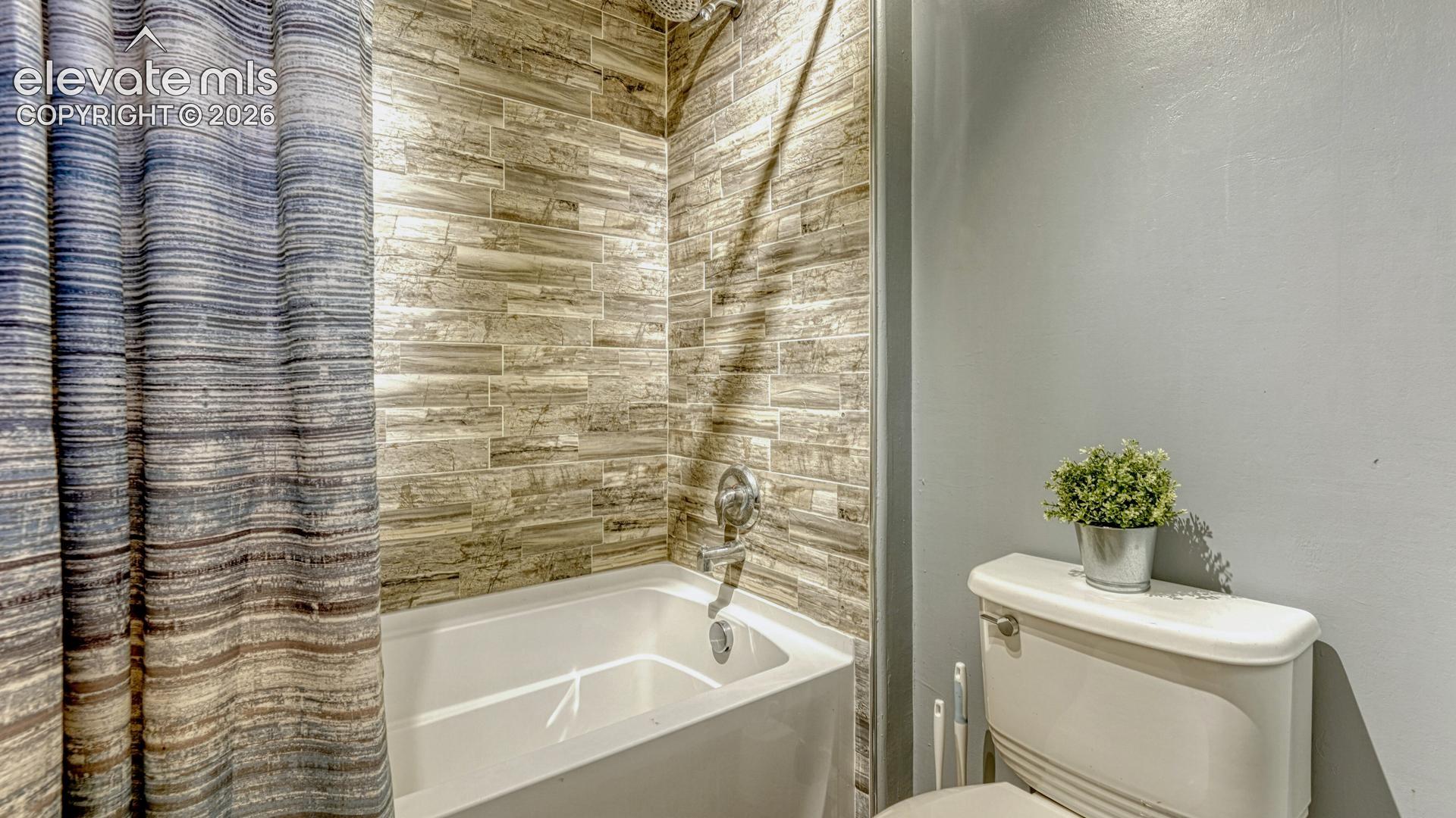 Listing photo 16 for 7620 Sandy Springs Point