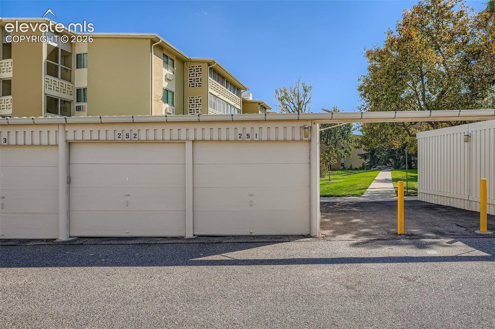 Listing photo 11 for 680 S Alton Way 1B