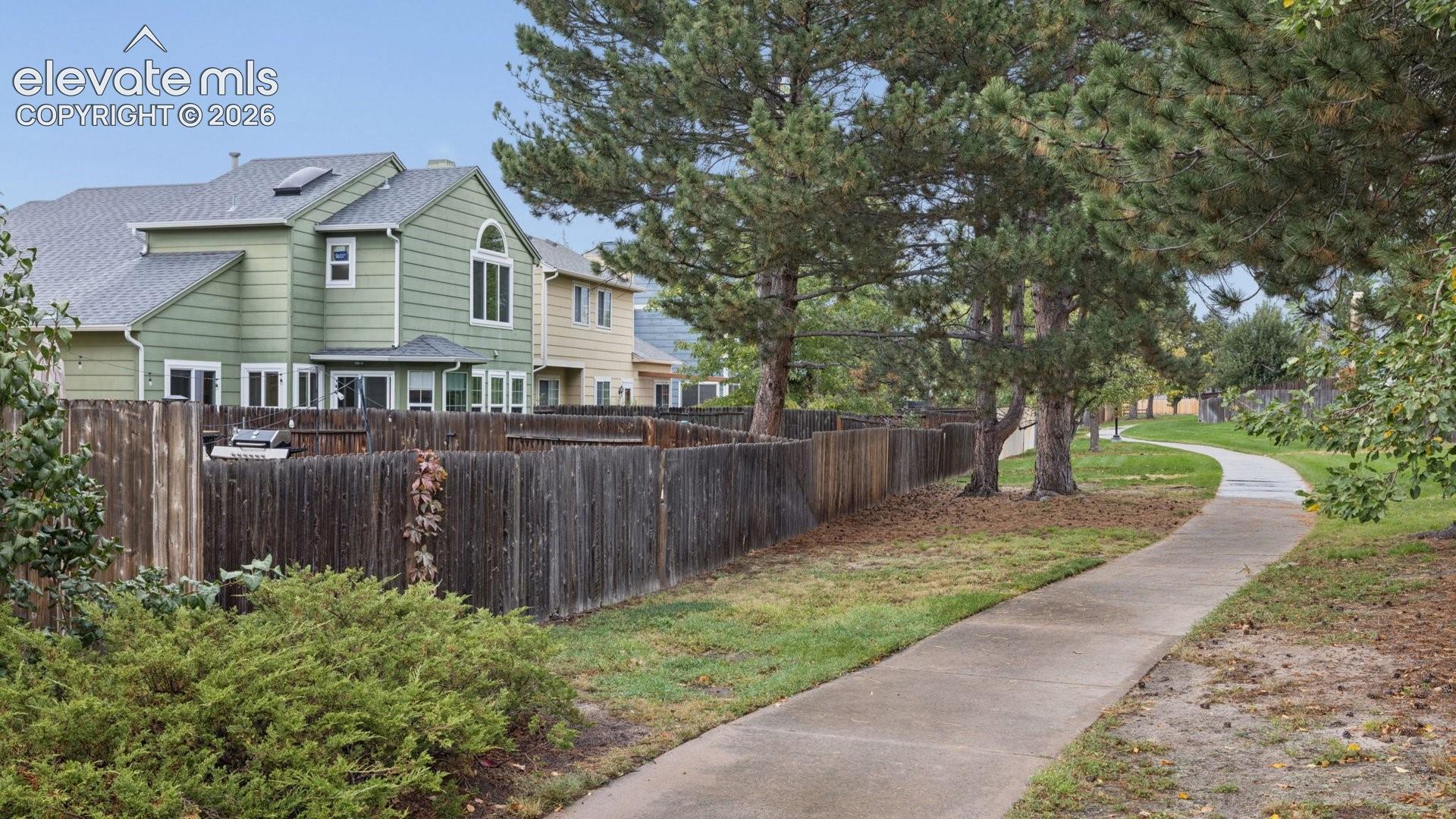 Listing photo 25 for 8335 Ilex Drive