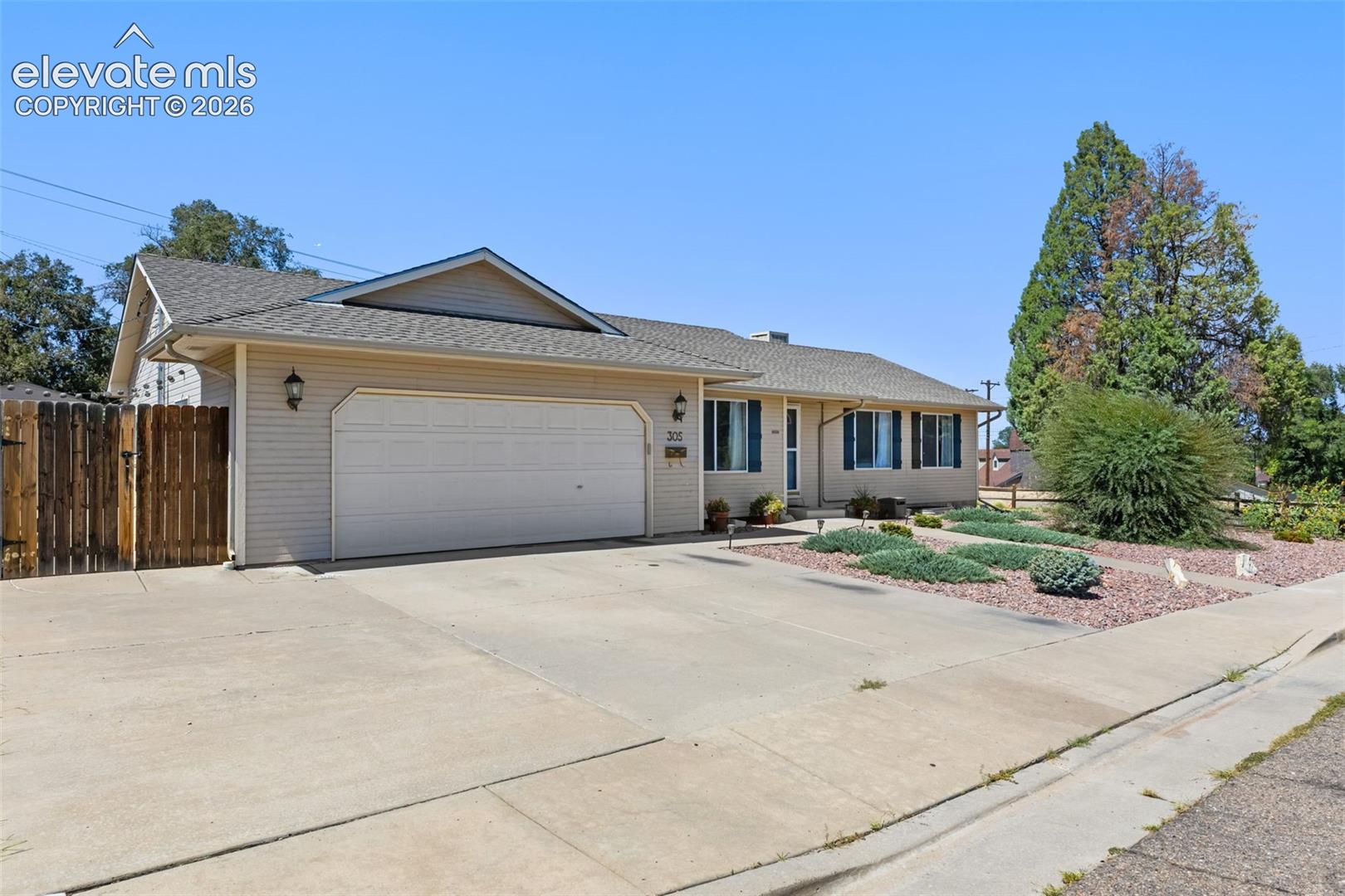 Listing photo 10 for 305 Alma Avenue