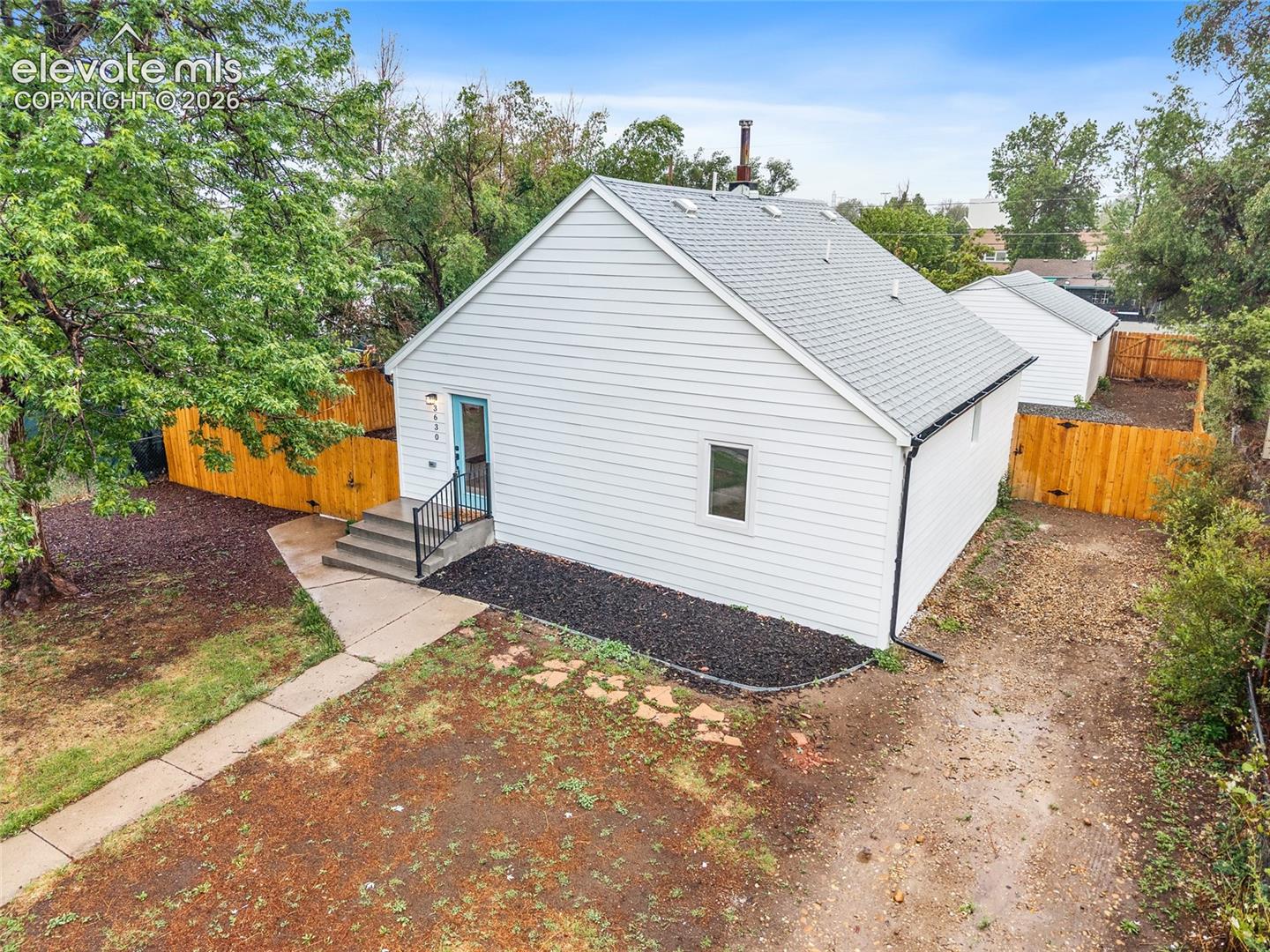 Listing photo 2 for 3630 W Walsh Place