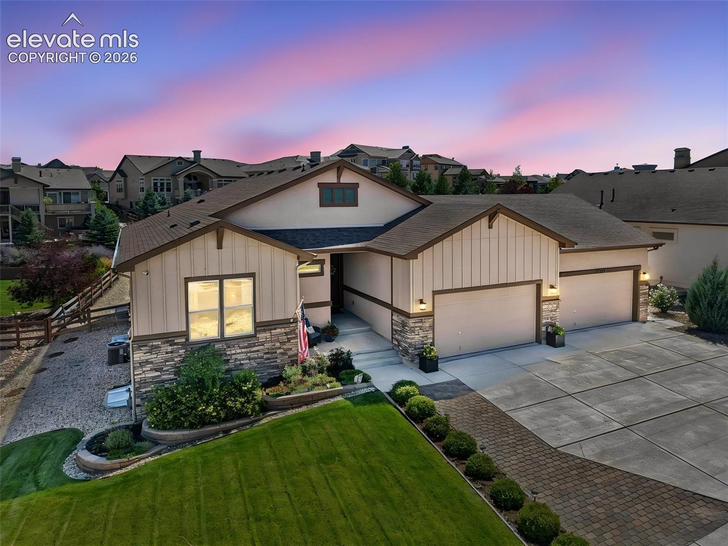 Listing photo 2 for 12794 Pensador Drive