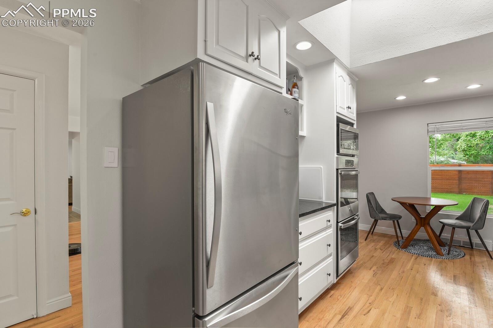 Listing photo 9 for 691 S Holly Street