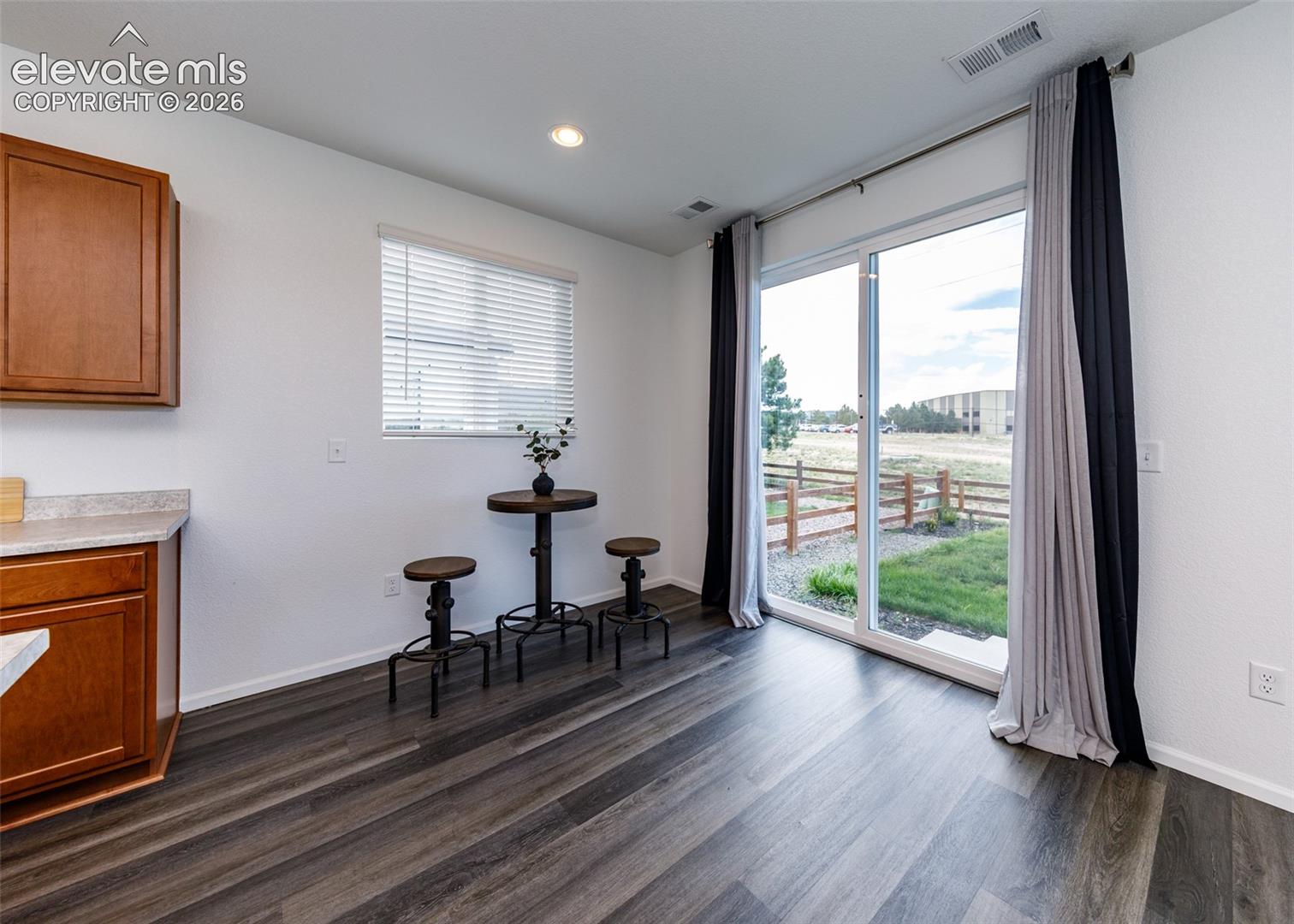 Listing photo 17 for 16462 Mountain Flax Drive