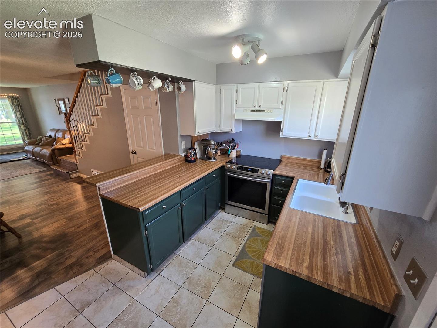 14232 Hawaii Circle, photo 3