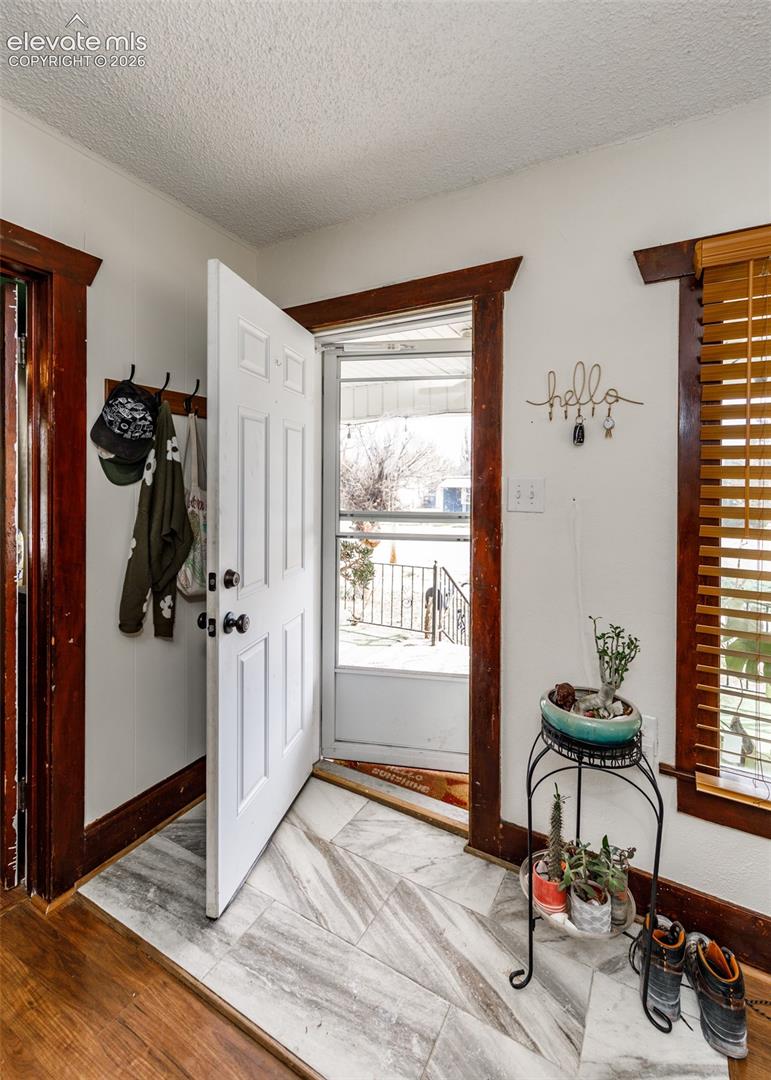 Listing photo 5 for 2035 Pine Street