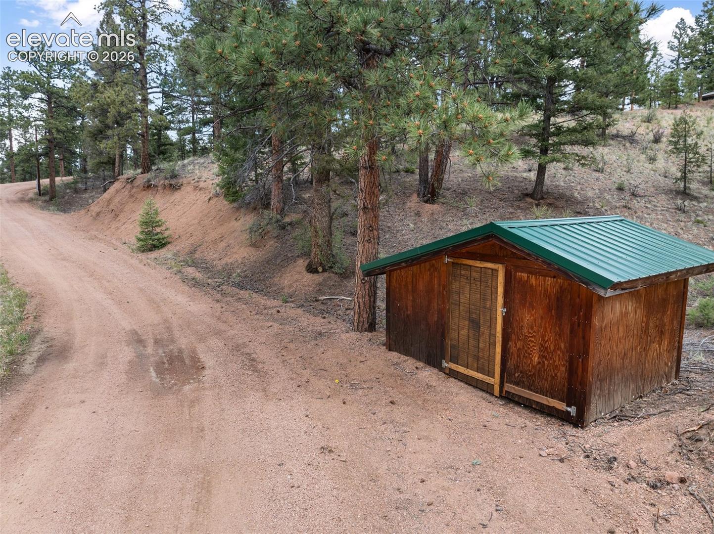 Listing photo 43 for 918 Douglas Fir Drive