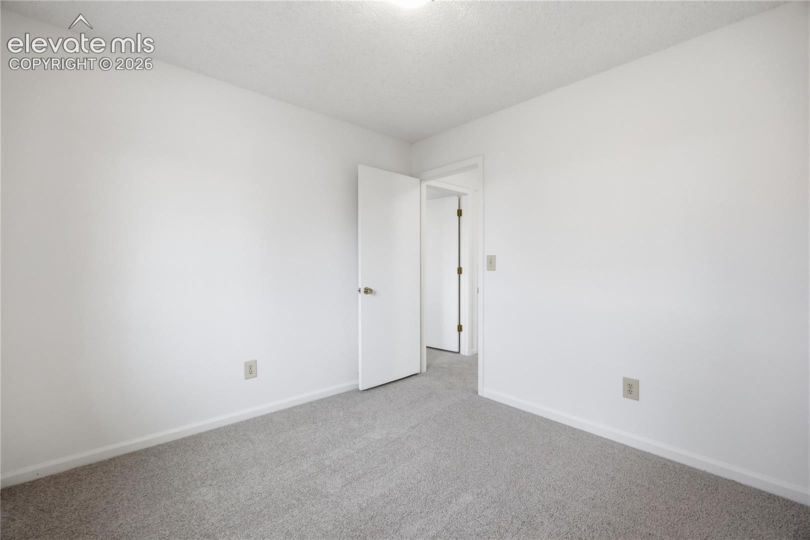 Listing photo 18 for 912 Amsterdam Drive