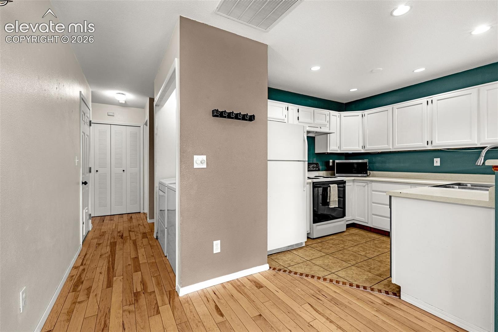 Listing photo 4 for 1010 Grinde Drive