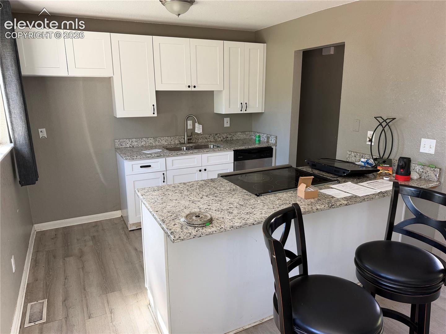 1227 Royale Drive, photo 4