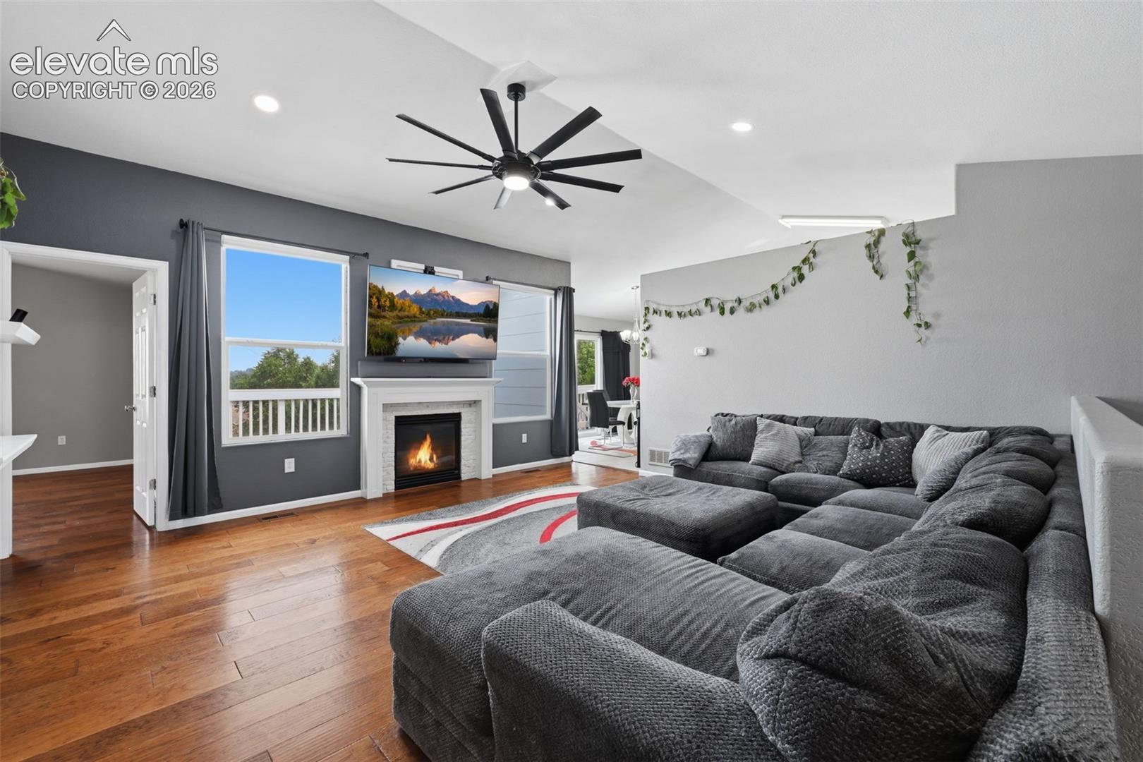 Listing photo 4 for 8929 Celebrity Court