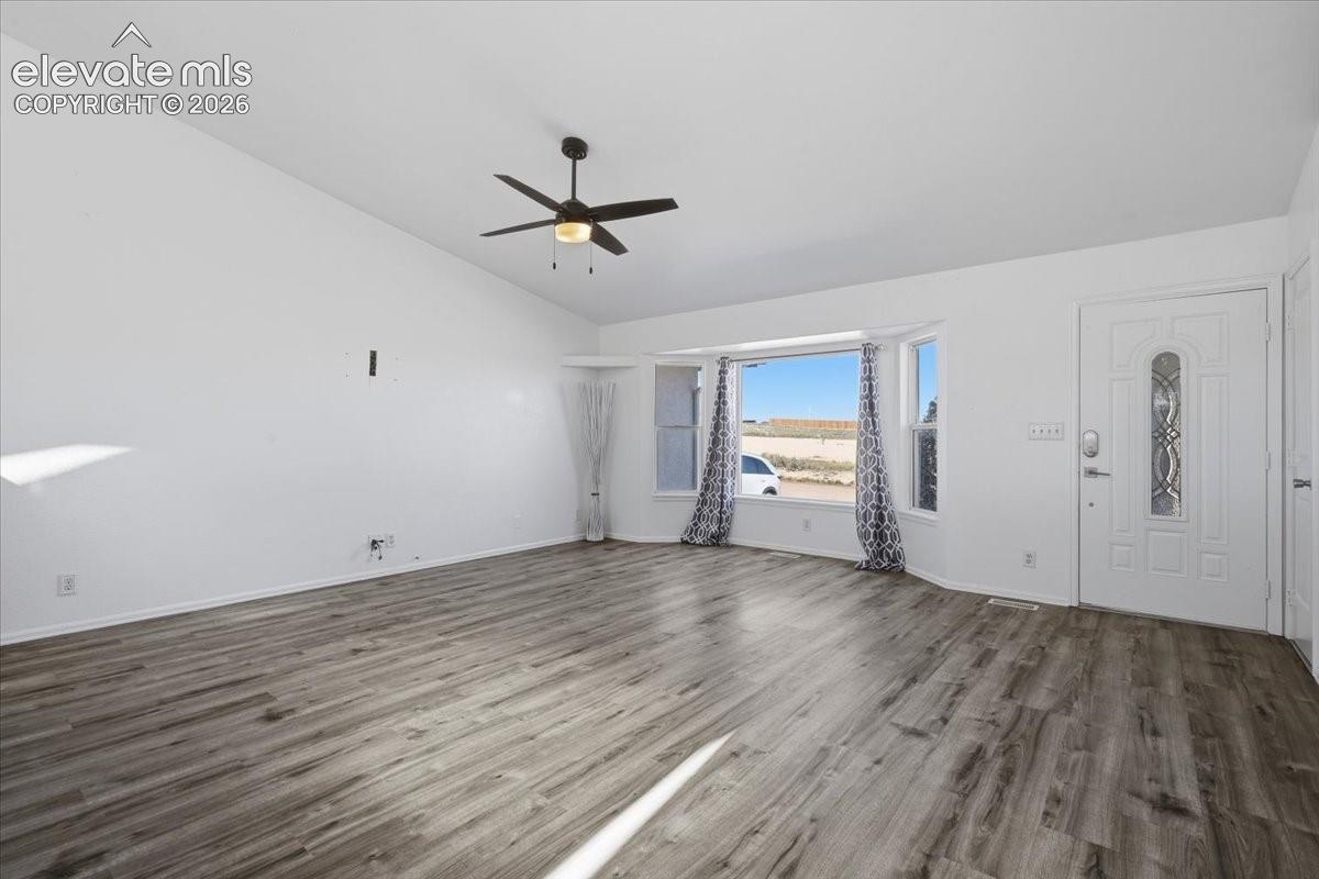 Listing photo 4 for 676 E Heron Drive