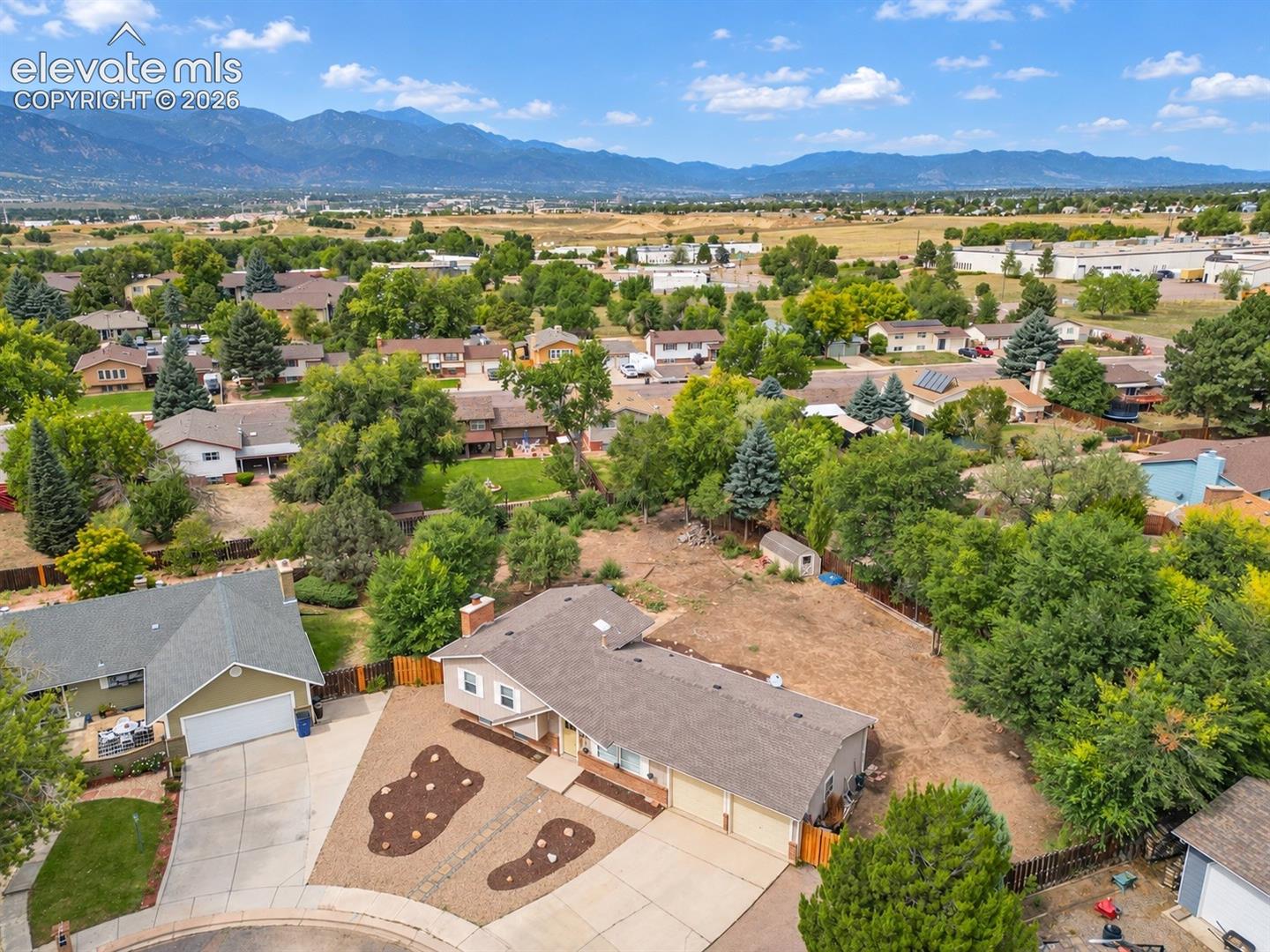 Listing photo 3 for 4020 Manzana Court
