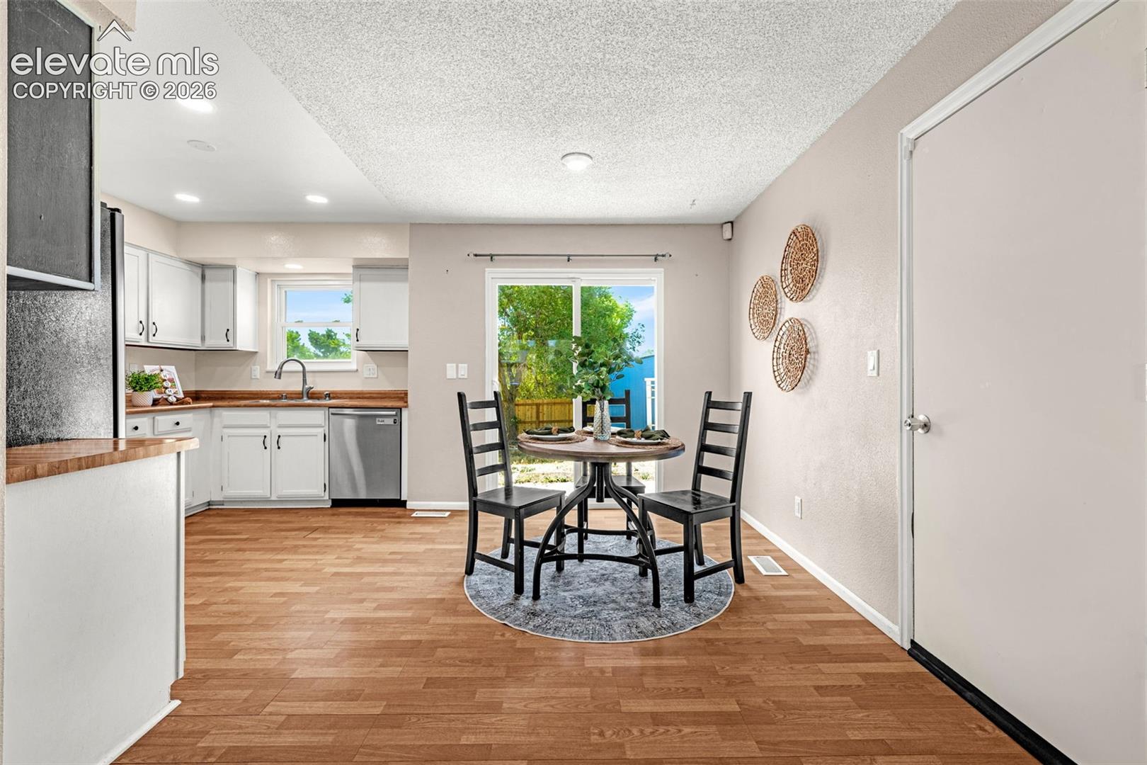 Listing photo 8 for 6805 Parkridge Court