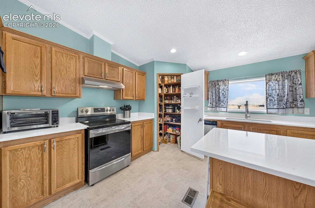 Listing photo 6 for 755 High Prairie Point