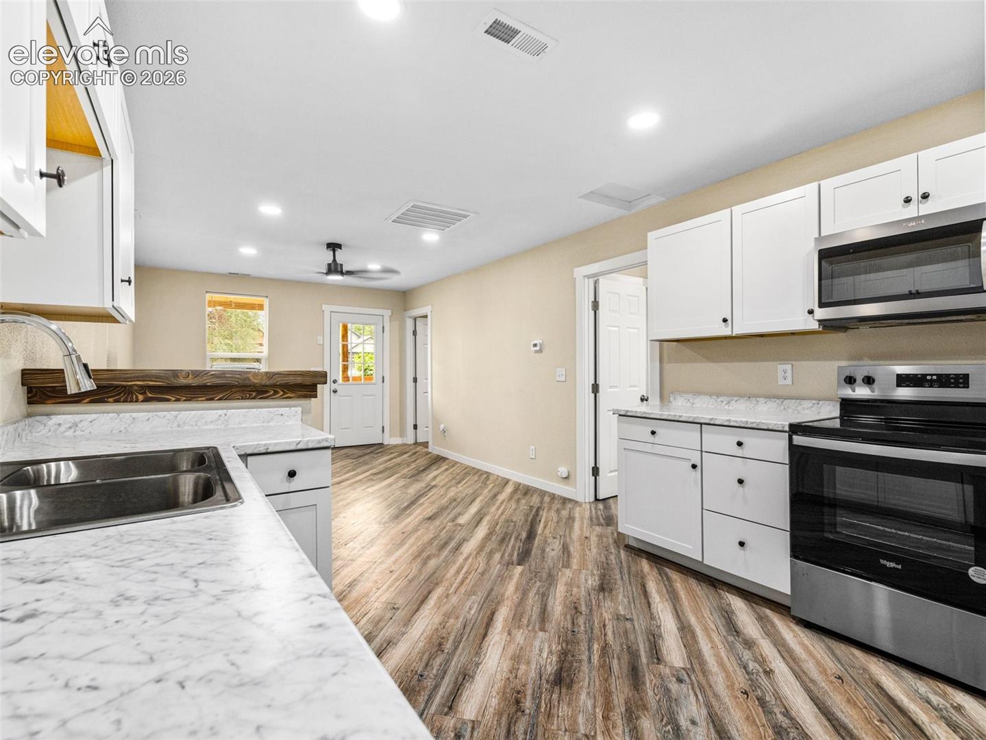 Listing photo 9 for 1219 Pine Street