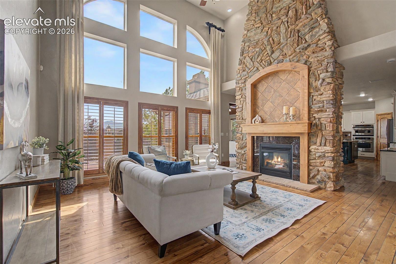 Listing photo 6 for 1077 Crystal Basin Drive