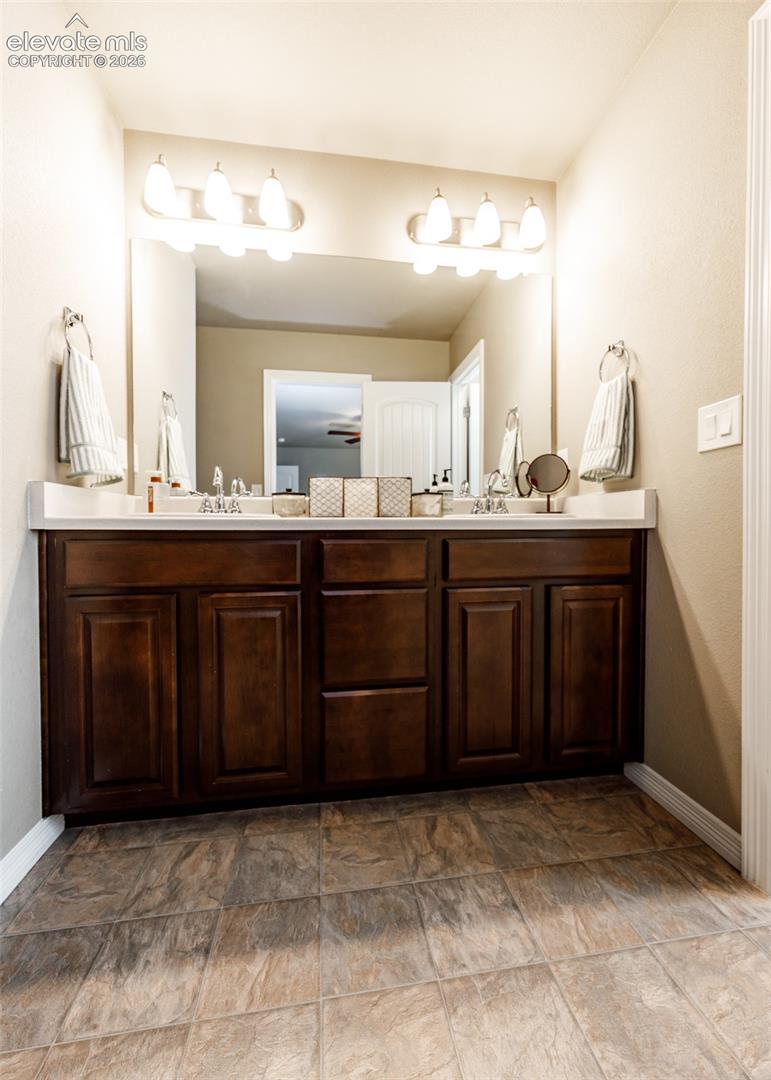 6977 Winnicut Drive, photo 32