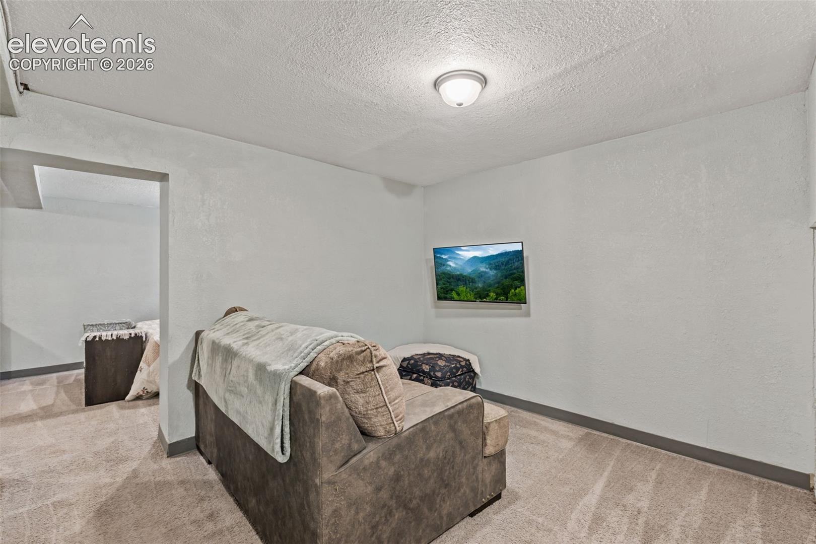Listing photo 30 for 1726 E Evans Avenue