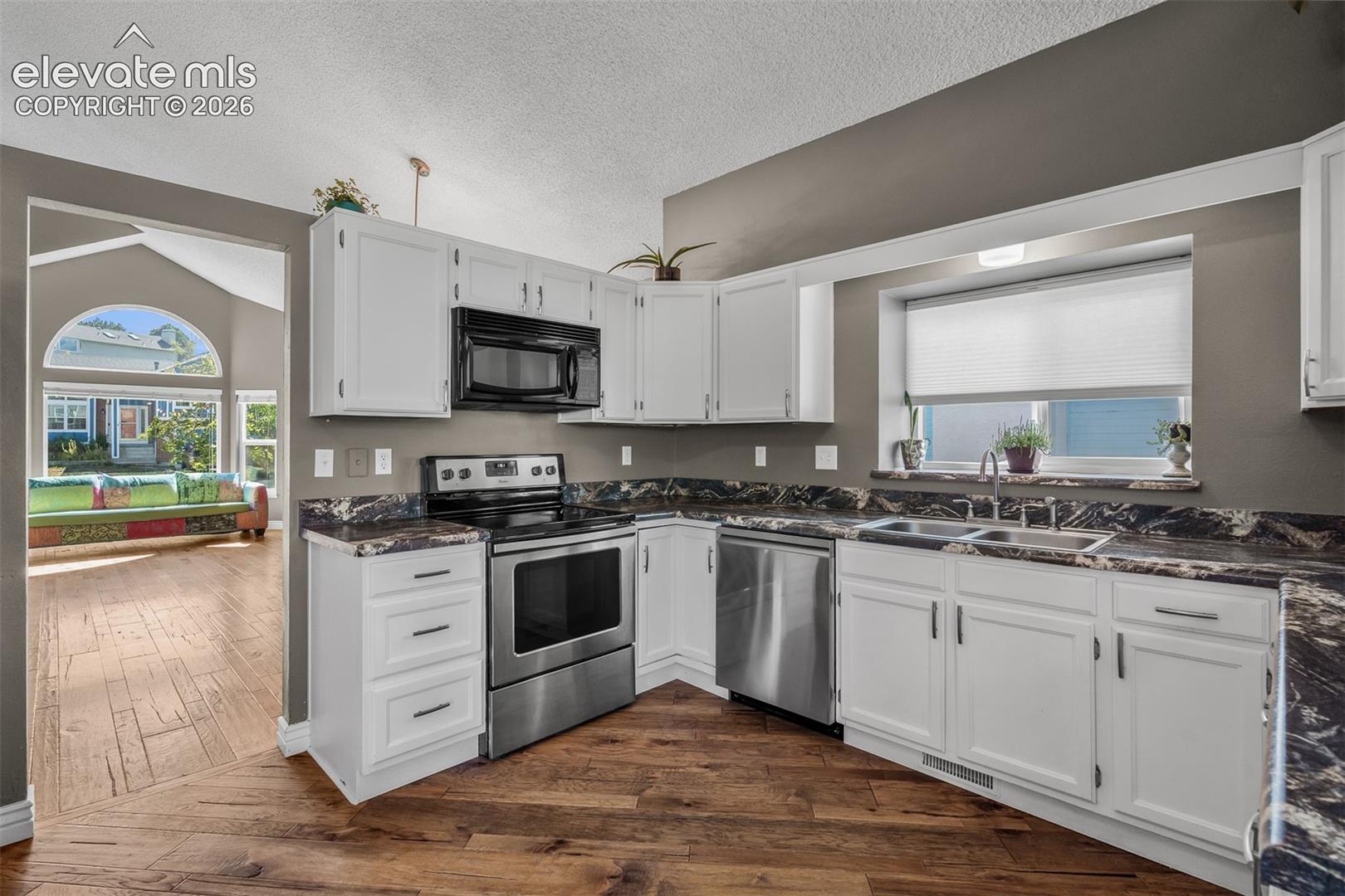 Listing photo 14 for 7810 Conifer Drive