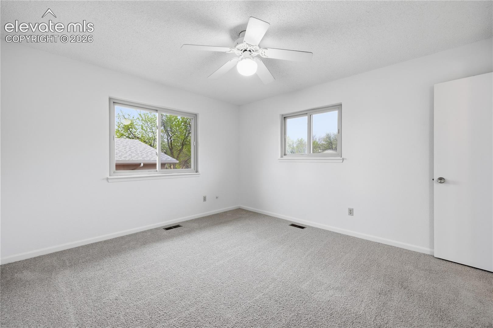 Listing photo 17 for 912 Amsterdam Drive