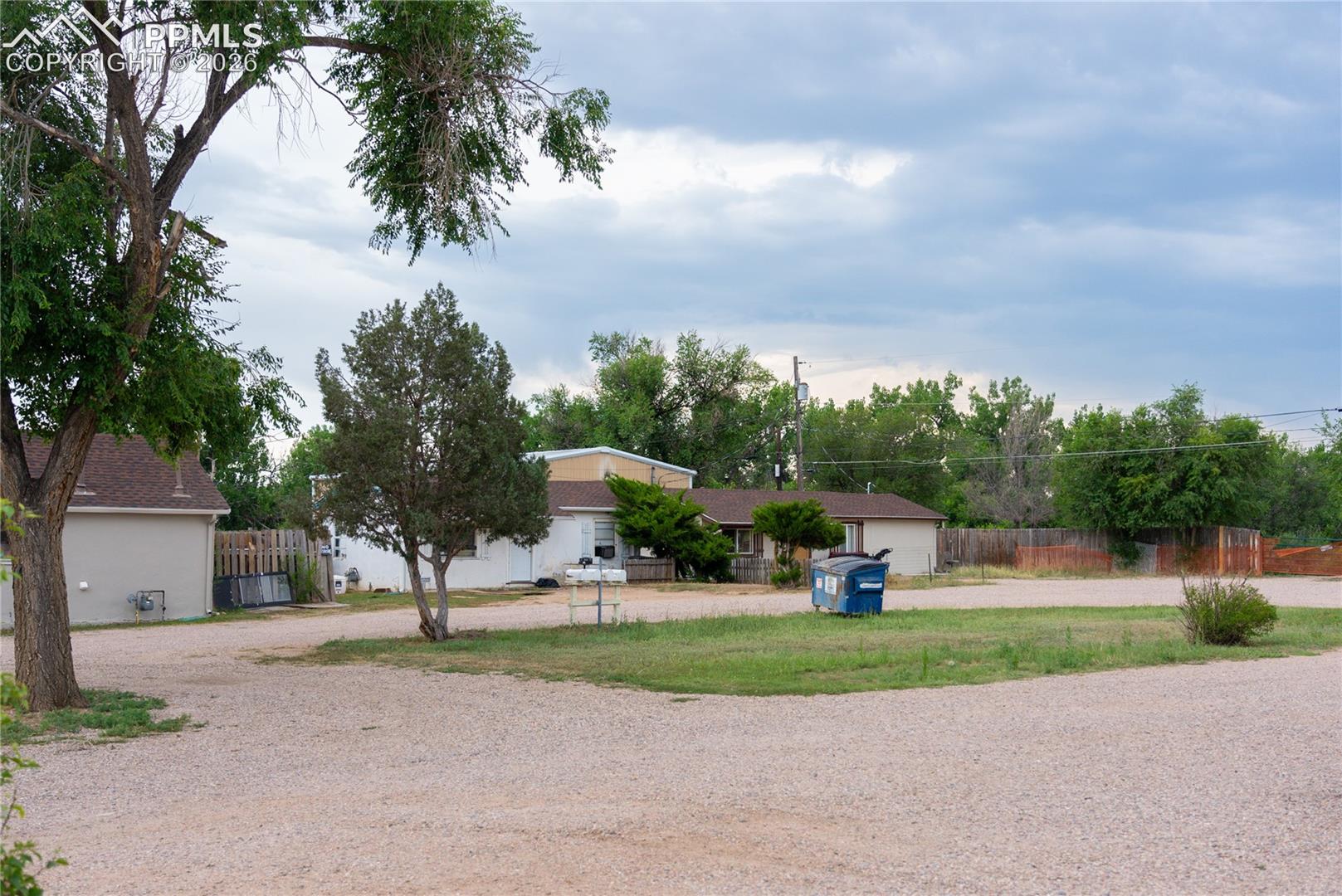 Listing photo 10 for 325 S Santa Fe Avenue 1-3