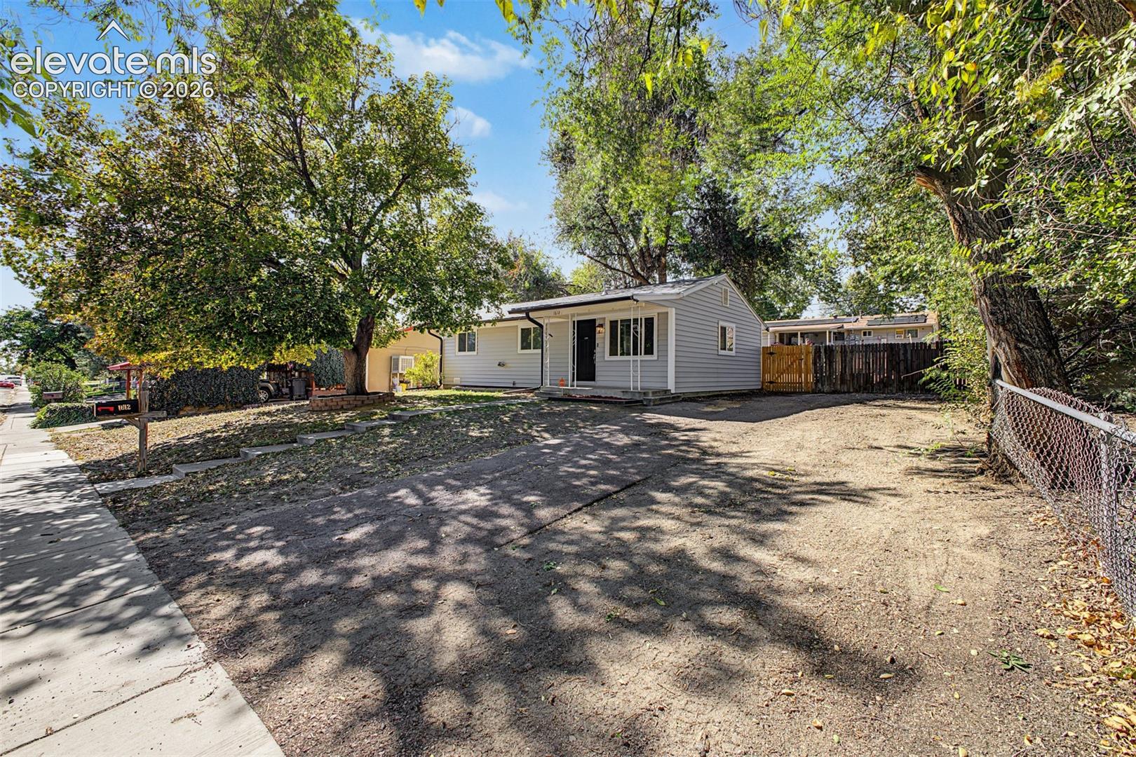 Listing photo 4 for 1612 Widefield Drive