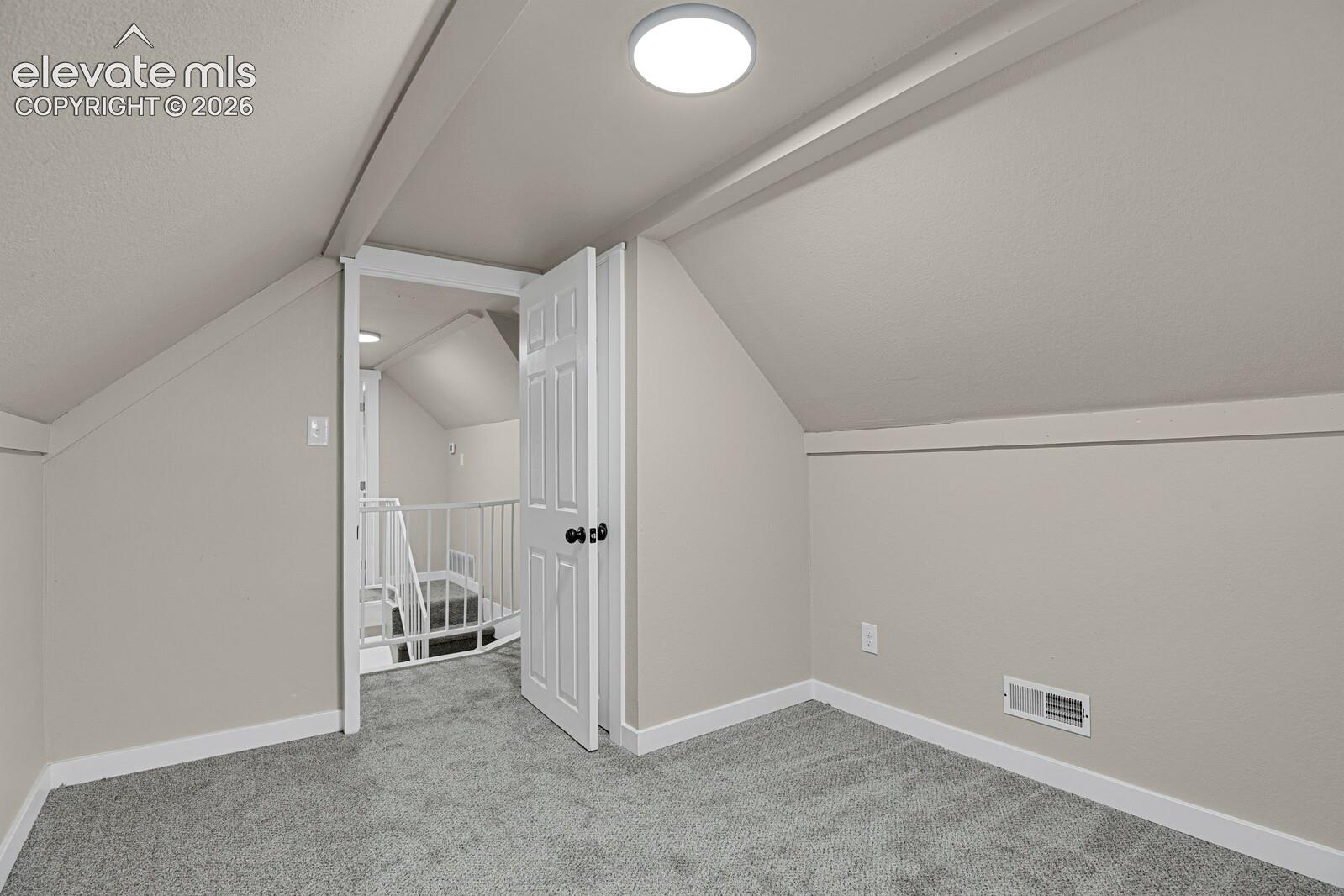 Listing photo 32 for 2614 Gunnison Street