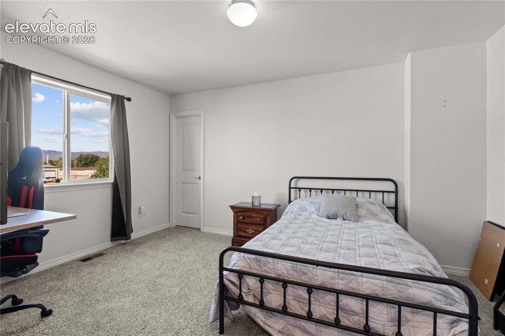 Listing photo 22 for 924 Bidwell Drive