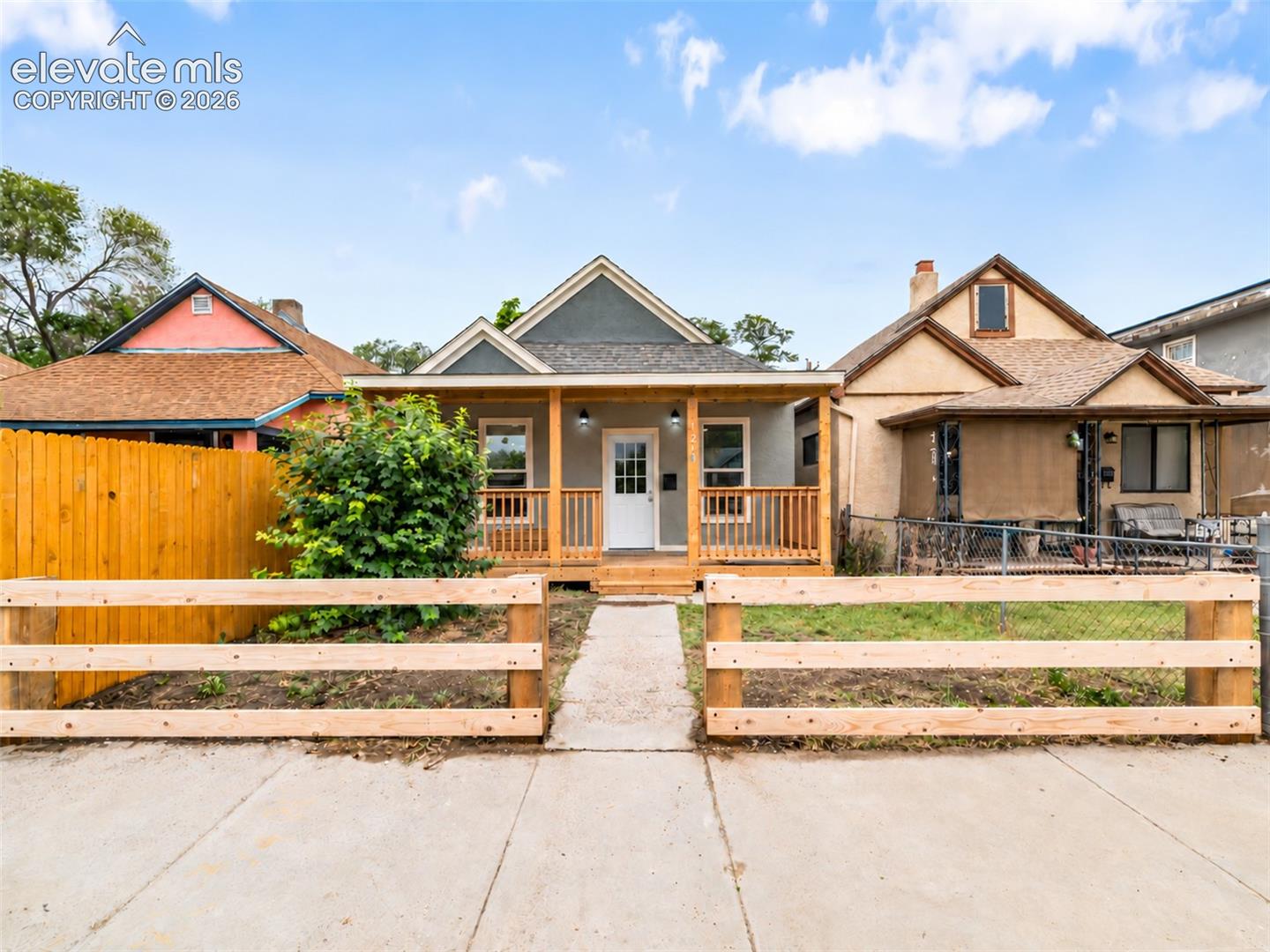 Listing photo 2 for 1219 Pine Street