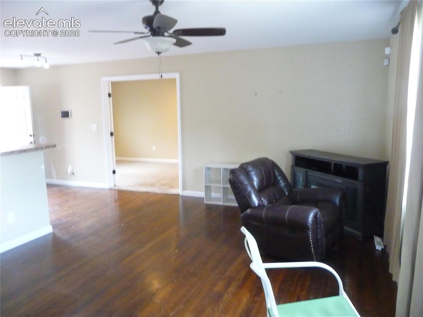 Listing photo 4 for 2919 Fremont Drive