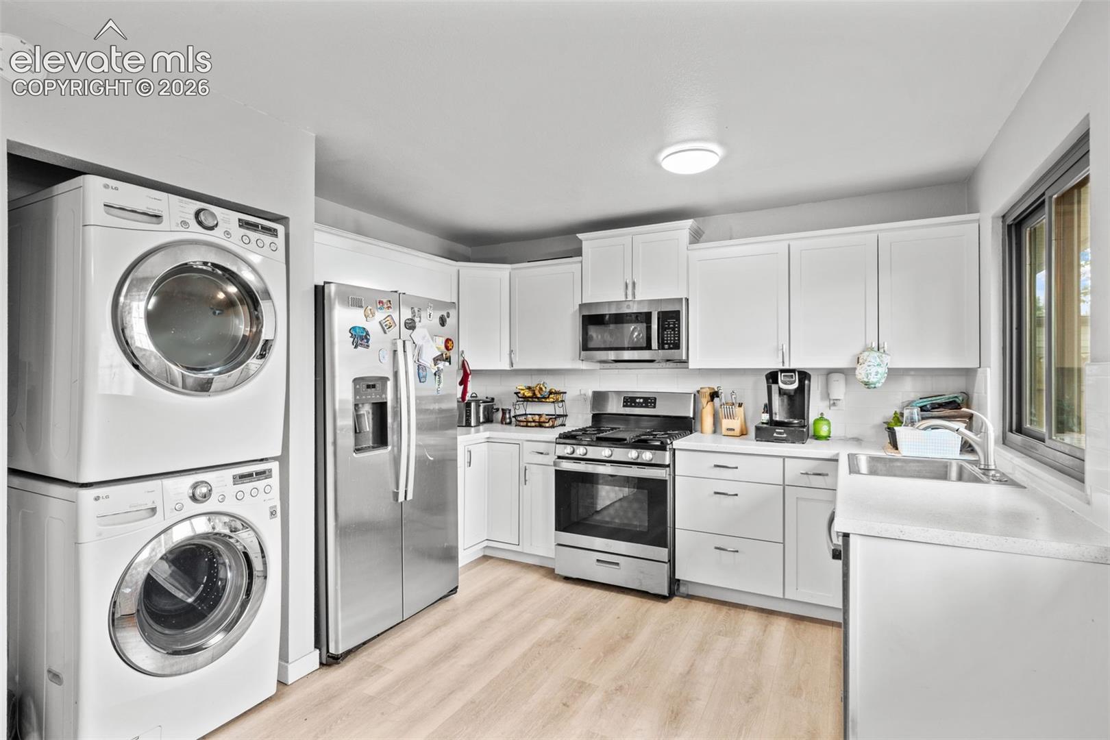 Listing photo 4 for 2505 Frontier Drive