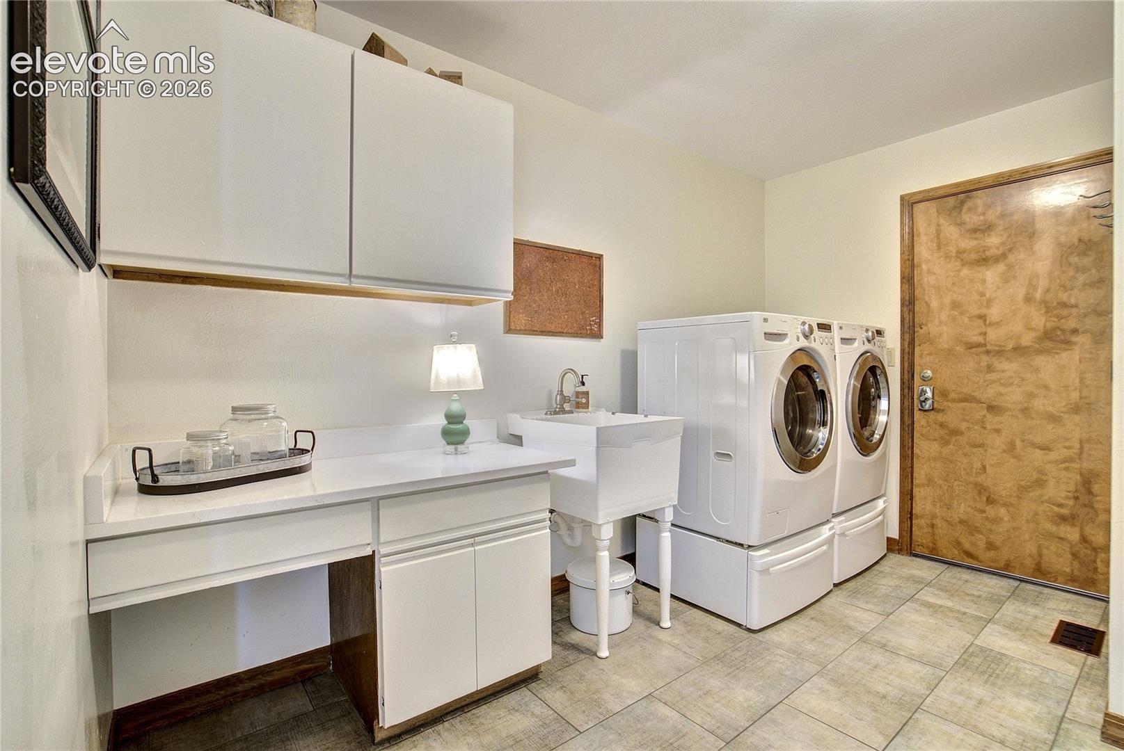 Listing photo 37 for 7215 Suntide Place