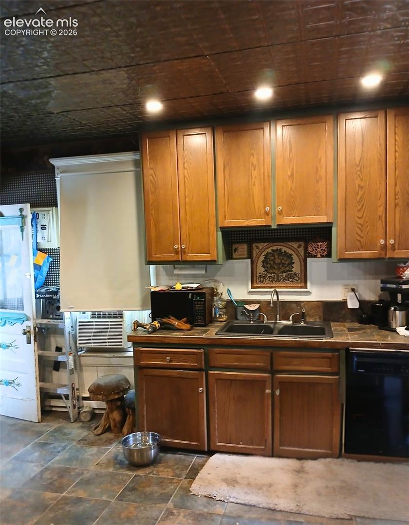Listing photo 7 for 401 E Carr Avenue