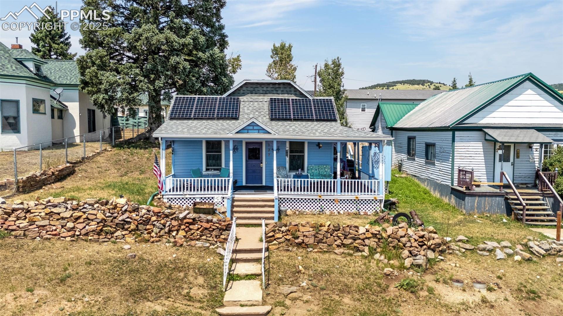 Listing photo 3 for 137 W Eaton Avenue