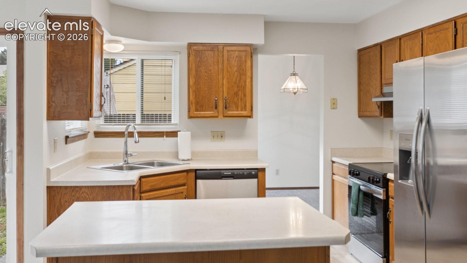 Listing photo 6 for 8335 Ilex Drive