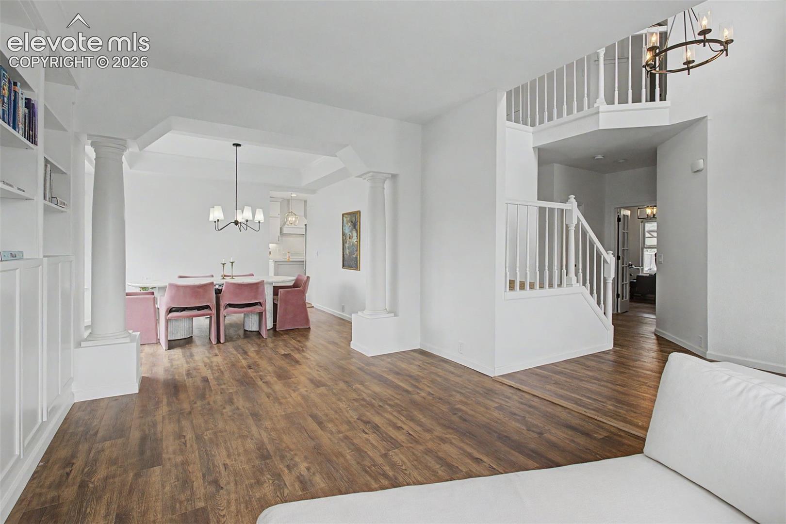 Listing photo 6 for 8335 Ashford Court
