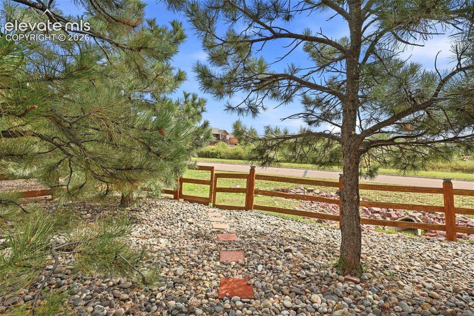 Listing photo 49 for 19524 Lindenmere Drive
